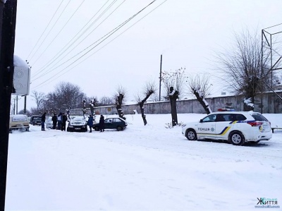 У Кіцмані біля військкомату зіткнулися дві автівки - фото