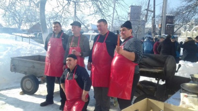 «Помана по свині»: на Буковині провели давній румунський обряд - фото