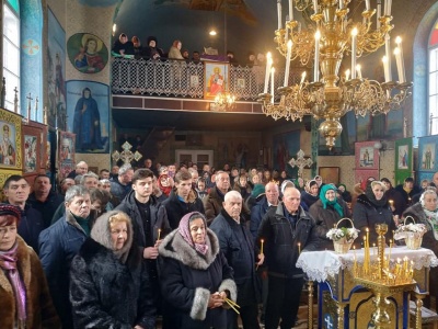 На Буковині у храмі, що перейшов до ПЦУ, відслужили першу літургію