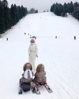 Відома співачка з Чернівців показала, як відпочиває з родиною у Болгарії - фото