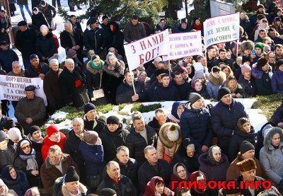 На Буковині прихильники РПЦ влаштували пікет під Глибоцькою РДА - фото