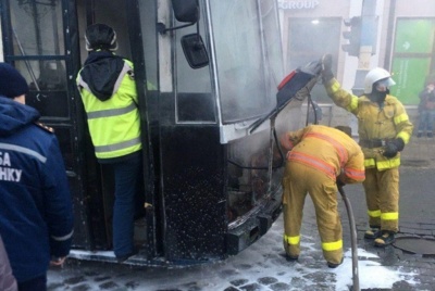 Чому загорівся тролейбус: у ЧТУ назвали причину займання