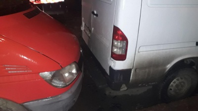 У Чернівцях зіткнулися 4 автомобілі, один з водіїв покинув місце ДТП