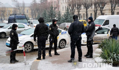 У поліції розповіли, чому охороняли Зеленського у Чернівцях