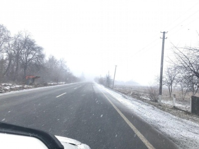 Сніг та місцями ожеледиця. У поліції розповіли про ситуацію на автошляхах Буковини