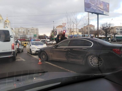 У Чернівцях на Воробкевича зіткнулися 4 автомобілі – фото