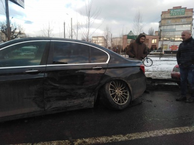 У Чернівцях на Воробкевича зіткнулися 4 автомобілі – фото