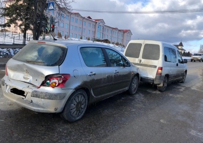 Потрійна ДТП: на Буковині зіткнулися автівки - фото