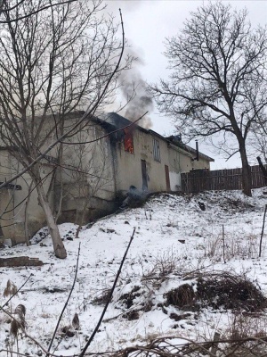 У Чернівцях спалахнув гараж: пожежу вдалось локалізувати - фото