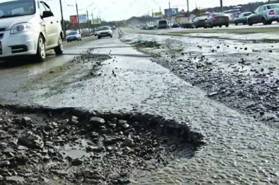 Ремонт доріг і нещасний випадок на озері. Головні новини Буковини за 23 лютого