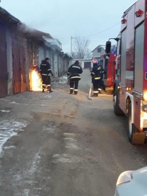 У Чернівцях за добу горіли три гаражі – фото