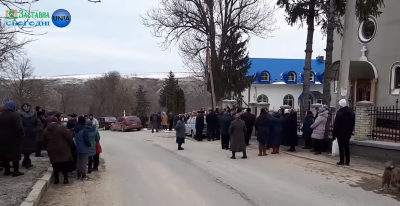 На Буковині вірян, як перейшли до ПЦУ, не пустили до храму - відео