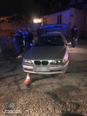 У Чернівцях п'яний водій «BMW» зніс електроопору - фото