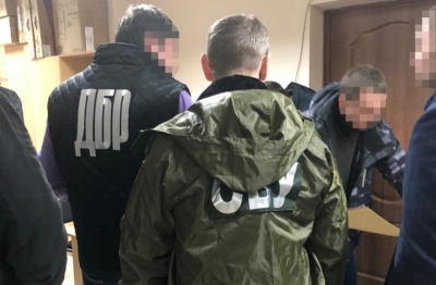 Звільнення через подвійне громадянство та хабар посадовця. Головні новини Буковини за 26 лютого