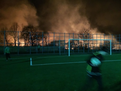 Масштабна пожежа: на околиці Чернівців на відкритій території загорілась трава – фото