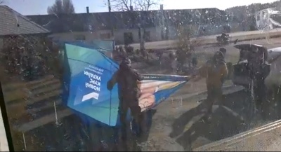 На Буковині невідомі особи вчинили напад на агітаційний намет «Батьківщини» – відео