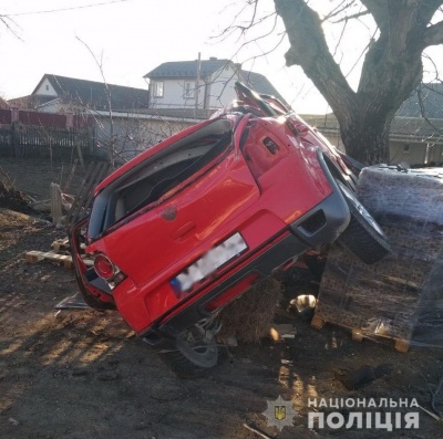 На Буковині зіткнулися два легковики, одну людину госпіталізували – фото