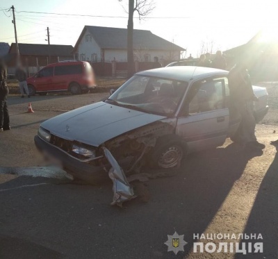 На Буковині зіткнулися два легковики, одну людину госпіталізували – фото