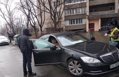 У Києві чоловік у поліцейській формі застрелив водія Mercedes
