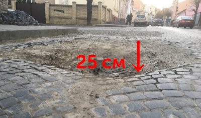 «Повний ігнор»: відомий режисер поскаржився на бездіяльність влади щодо ремонту доріг у Чернівцях