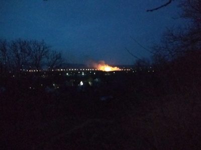 Масштабна пожежа: у Чернівцях в районі Старої Жучки загорілась суха трава