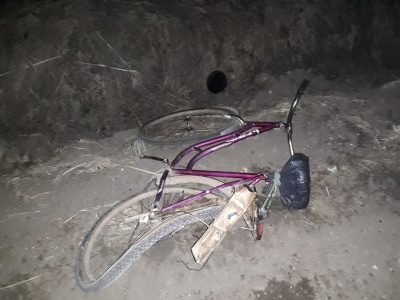 На Буковині молодик на автівці збив 61-річного велосипедиста - фото