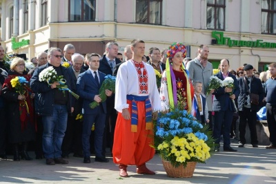 Кобзарю - 205: у центрі Чернівців вшанували пам’ять Тараса Шевченка – фото