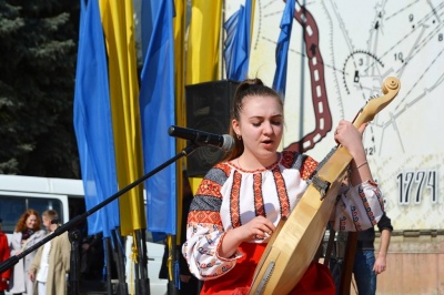 Кобзарю - 205: у центрі Чернівців вшанували пам’ять Тараса Шевченка – фото