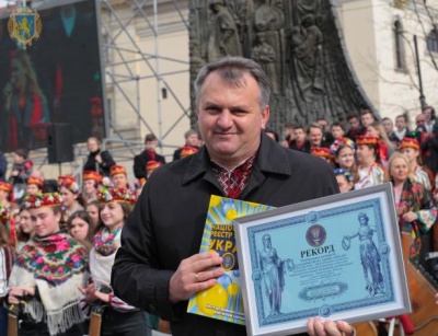 Рекорд України: 407 бандуристів у Львові одночасно виконали твори Шевченка