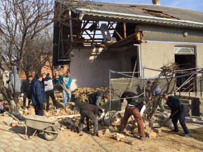 Буковинців просять допомогти сім’ї, яка постраждала через вибух газового котла