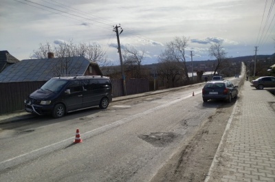 На Буковині автомобіль збив чоловіка