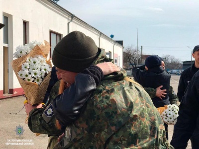 До Чернівців із зони ООС повернулися патрульні - фото