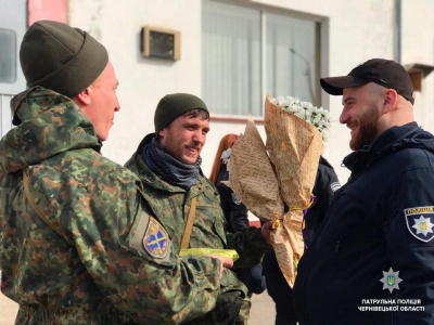 До Чернівців із зони ООС повернулися патрульні - фото