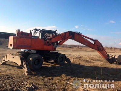 Побачив поліцію і втік: на Буковині розшукують викрадачів гравію – фото