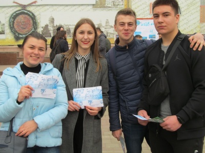 Всесвітній день води: у Чернівцях студенти закликали перехожих берегти природні ресурси