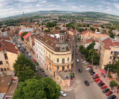 Кому у Чернівцях будинок можна обслуговувати власними силами і відмовитися від приватних управителів