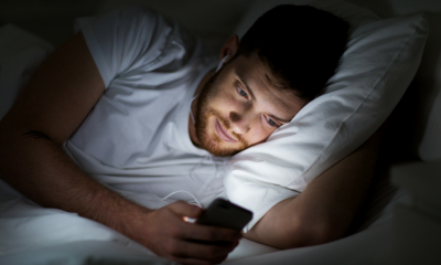 Чому не можна користуватися телефоном перед сном