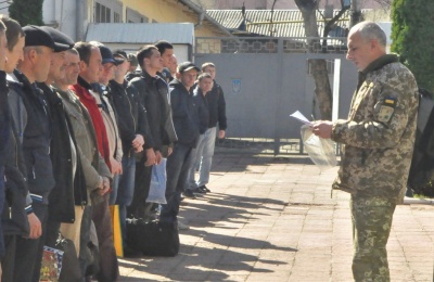 У Чернівцях військкомат відправив у «Десну» на навчання 25 резервістів