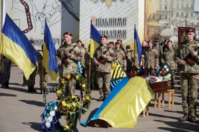 Прощання з бійцем і відправка резервістів. Головні новини Буковини за 2 квітня