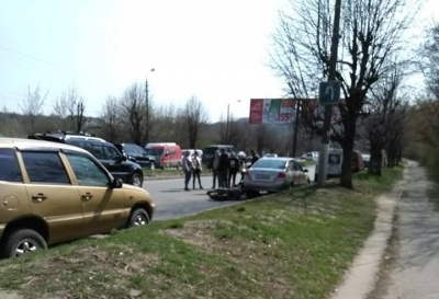 У Чернівцях у ДТП поблизу Калинки постраждав мотоцикліст