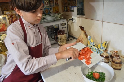 Юний дослідник з Буковини поділився корисними рецептами страв з черемші