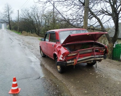 На Буковині в ДТП потрапили два "Жигулі": травмувалась пасажирка - фото