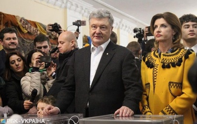 Порошенко проголосував із сім’єю