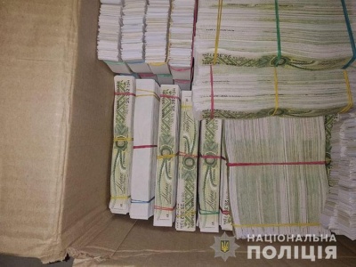 Поліцейські викрили міжнародний канал завезення спирту через Буковину: вилучили 67 тис літрів сировини