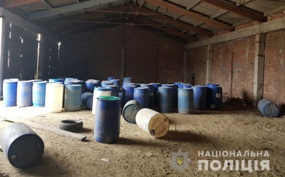 Поліцейські викрили міжнародний канал завезення спирту через Буковину: вилучили 67 тис літрів сировини