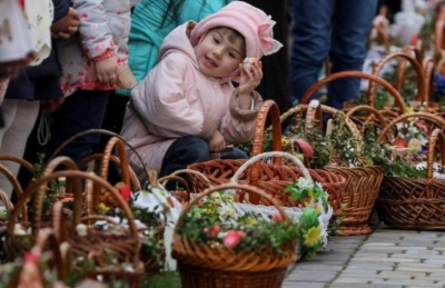 Скільки коштує великодній кошик в Україні та в сусідів