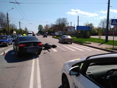 У Чернівцях легковик зіткнувся з мотоциклом, одна особа постраждала – фото
