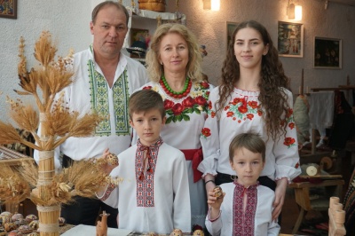 «Великодній кошик складаємо разом»: багатодітна сім’я буковинців розповіла про традиції на Пасху