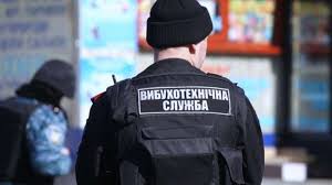 Школяр «замінував» школу, бо не хотів писати контрольну роботу Школяр «замінував» школу, бо не хотів писати контрольну роботу