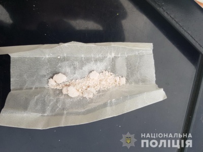 На Буковині поліція вилучила у двох осіб наркотики